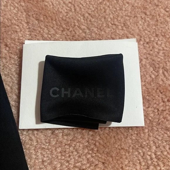 CHANEL (3) pieces Black and Gold Pouch Trio - Picture 4 of 8